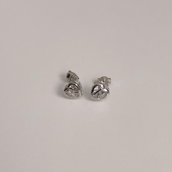 .925 letter R  heart earrings - Picture 1 of 1